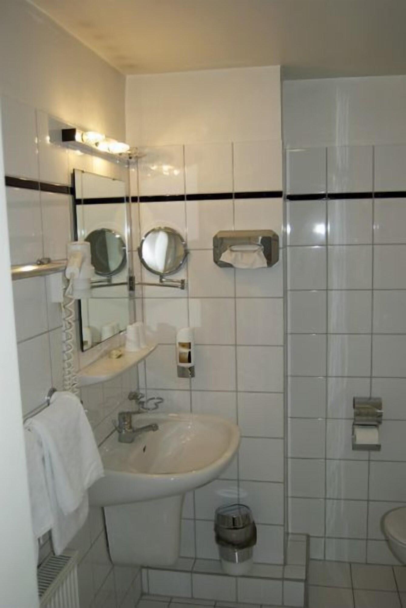 Rugs Hotel Duesseldorf Exteriör bild