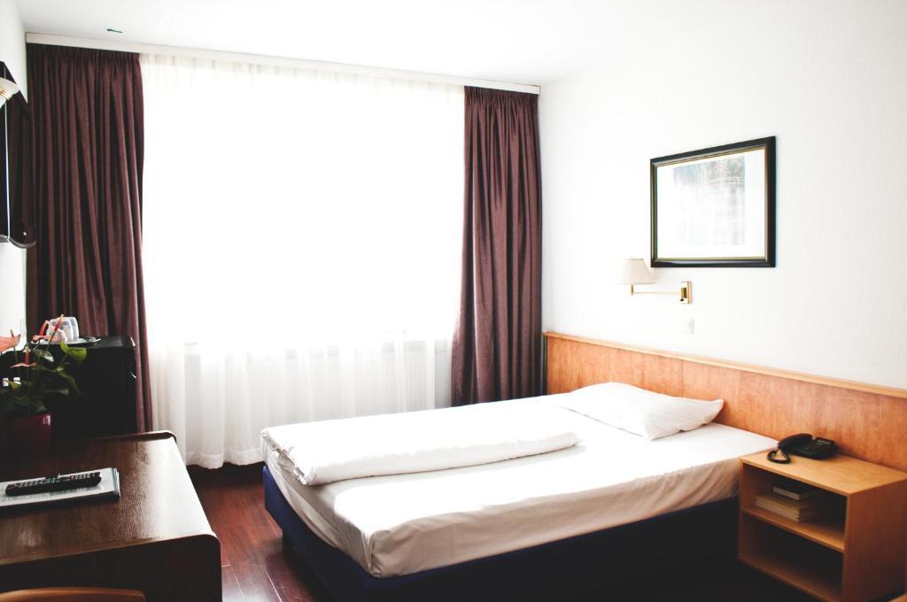 Rugs Hotel Duesseldorf Rum bild