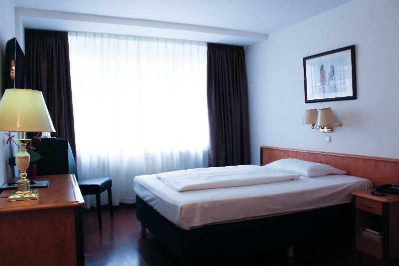 Rugs Hotel Duesseldorf Exteriör bild